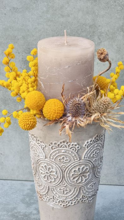 Easter candle decoration