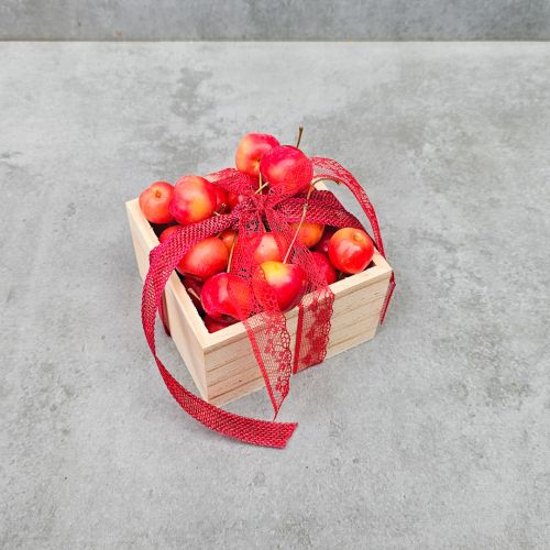 Small box with decorative apples